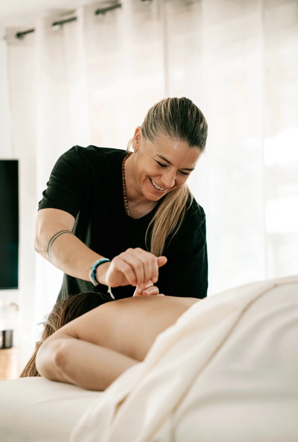 Portrait de Julie Ysebaert, praticienne YJY Massage